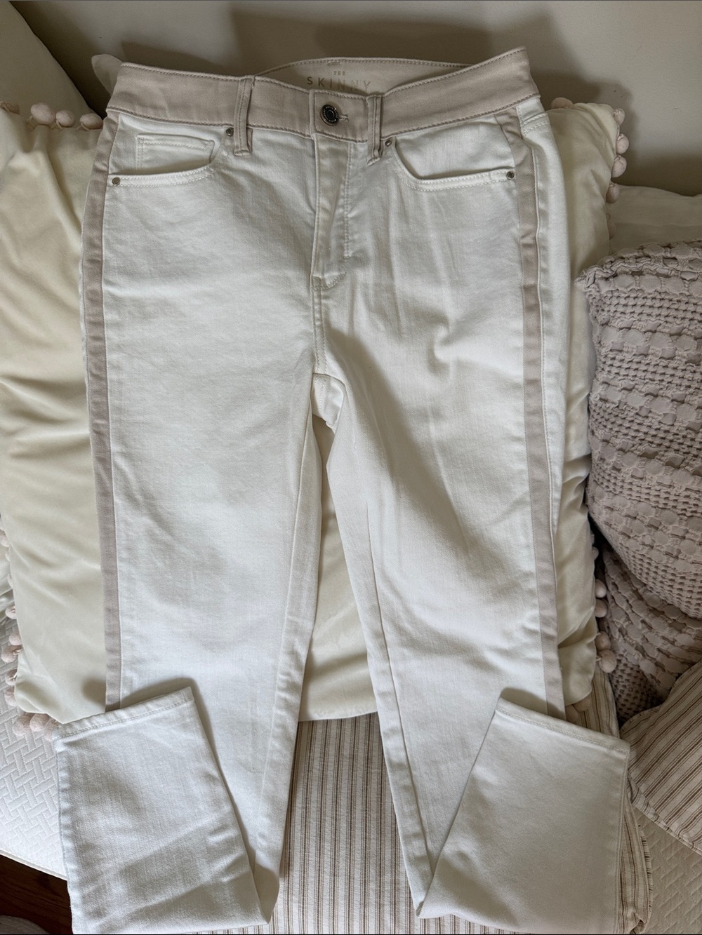 White House Black Market White Skinny Jeans with Cream Side Stripes NWOT
